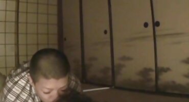 একটি অল্প বয়স্ক স্বর্ণকেশী বিছানায় পায়ূ বাঙালি সেক্সি বিএফ সেক্সের আনন্দ শিখে।