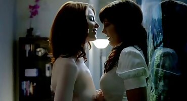 কর্মী পাছায় fucked সেক্সি হট বিএফ একটি তরুণ সুন্দরী জানালায়