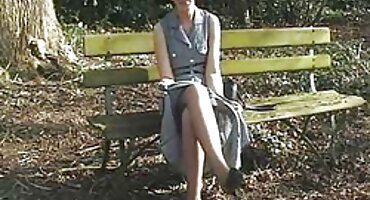 একটি উলকি সহ একটি দুশ্চরিত্রা মিষ্টিভাবে একটি শিশ্ন চুষে সেক্সি বিএফ ফুল এইচডি এবং পায়ূ সেক্স করে।