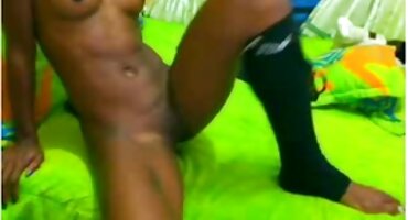 এই দম্পতি একটি ভাড়া অ্যাপার্টমেন্টে পায়ূ পর্ণে বাংলা সেক্সি বিএফ অভিনয় করেছিলেন।