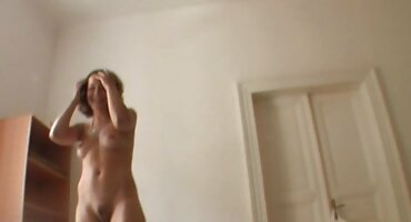 একটি তরুণ সেক্সি বিএফ এইচডি সুন্দরী anally একটি কালো মানুষের সঙ্গে fucks