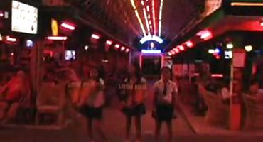 দুই ছাত্র ও একজন সুদর্শন পুরুষ বিছানায় পায়ুপথে অশ্লীল তৈরি করে। সেক্সি বৌদি বিএফ ভিডিও