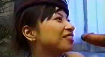 লোকটি বিছানার উপর একটি টাইট গাধা মধ্যে সৌন্দর্য বাংলা সেক্সি বিএফ fucks