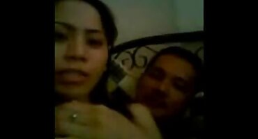 রাশিয়ান ভদ্রমহিলা সেক্সি বিএফ এইচডি একটি সরু পায়ু মধ্যে লোকের পুরুষাঙ্গ গ্রহণ