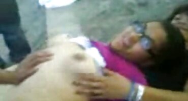 ছোট টিটেড বেব পায়ূ সেক্স উপভোগ করে সেক্সি বিএফ সেক্সি