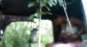 একজন অভিজ্ঞ অশ্বপালন তার সমস্ত শক্তি দিয়ে পাছায় একটি মেয়েকে সেক্সি ভিডিও বিএফ চুদছে।