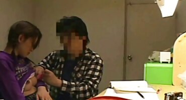 স্টকিংস মধ্যে শ্যামাঙ্গিণী একটি বিদেশী মানুষ দ্বারা একটি কাজের সেক্সি বিএফ ভিডিও গাধা মধ্যে fucked হয়