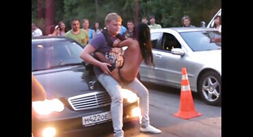 একটি চেয়ার বাধ্য স্বর্ণকেশী উপর গাধা doggystyle মধ্যে বিএফ সেক্সি Perdolit