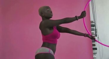 দাসী লোভের সাথে পাছায় সেক্স করার আগে মালিকের বাঁড়া চুষে বিএফ বিএফ সেক্সি বিএফ নেয়।