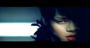 একটি সুন্দর শ্যামাঙ্গিনী একটি কঠিন মোরগ ইংলিশ সেক্সি বিএফ উপর তার পাছা সঙ্গে প্রথমবারের জন্য নিচে বসে