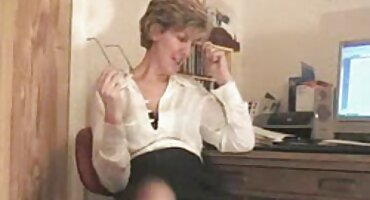 ডিকি এজেন্টরা অনেক টাকা দিয়ে একজন মহিলার গাধাকে শক্ত করে ইন্ডিয়ান সেক্সি বিএফ চুদে।