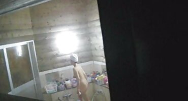 লোকটি একটি সরু পায়ুপথে একটি প্রাপ্তবয়স্ক ছানাকে আঘাত করে। সেক্সি বিএফ সেক্সি বিএফ বিএফ