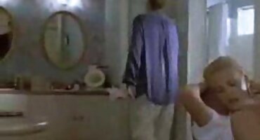 সুন্দরী কন্যা বাবার শিশ্ন চুষে এবং মা কর্মরত সেক্সি মুভি বিএফ অবস্থায় পাছায় দেয়।