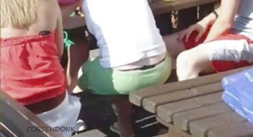 লোকটি বিএফ সেক্সি তার লিঙ্গ দিয়ে গার্লফ্রেন্ডের গাধা বিকাশ করে।