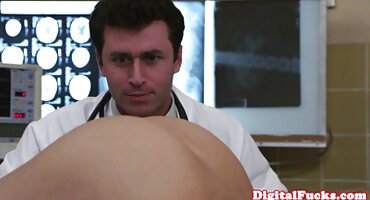 একটি ওয়েবক্যামের সামনে একটি যুবতী বেশ্যাকে যৌনসঙ্গম হিন্দি সেক্সি বিএফ করে এবং তার শরীরকে শুক্রাণু দিয়ে পূর্ণ করে।