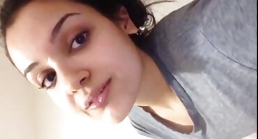 মোরগের উপরে রাশিয়ান নিয়াশা এন্ডোরফিনের একটি পাগল ডোজ বিএফ বিএফ সেক্সি বিএফ পায়।